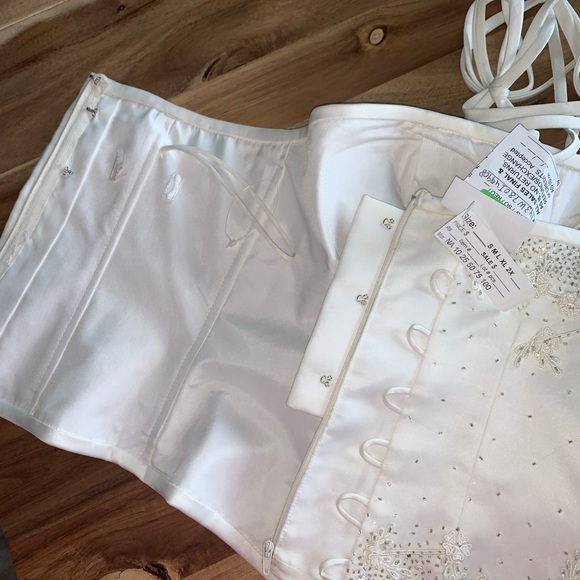 *SOLD* 2 Piece Ivory Wedding Gown sz8 - Picture 9 of 14